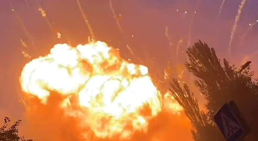 泽连斯基问责武器库爆炸，LPL战队内讧后谁能担责重建