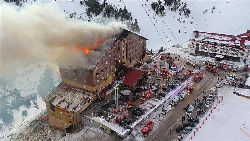 土耳其北部博卢省卡塔尔卡亚滑雪中心一家酒店21日发生火灾，造成至少66人死亡、51人受伤