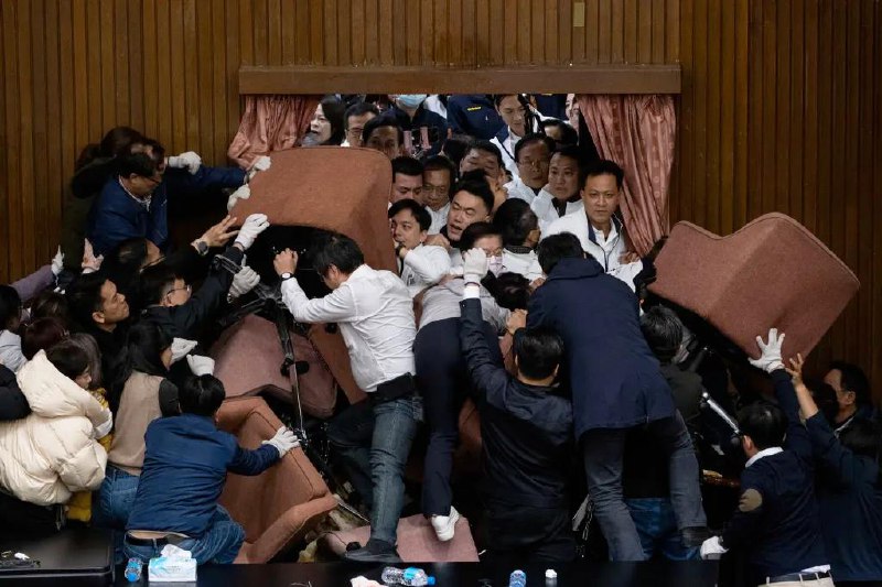 台湾，立法院20日排审《公职人员选举罢免法》《宪法诉讼法》《财政收支划分法》修正草案，三读通过部分条文