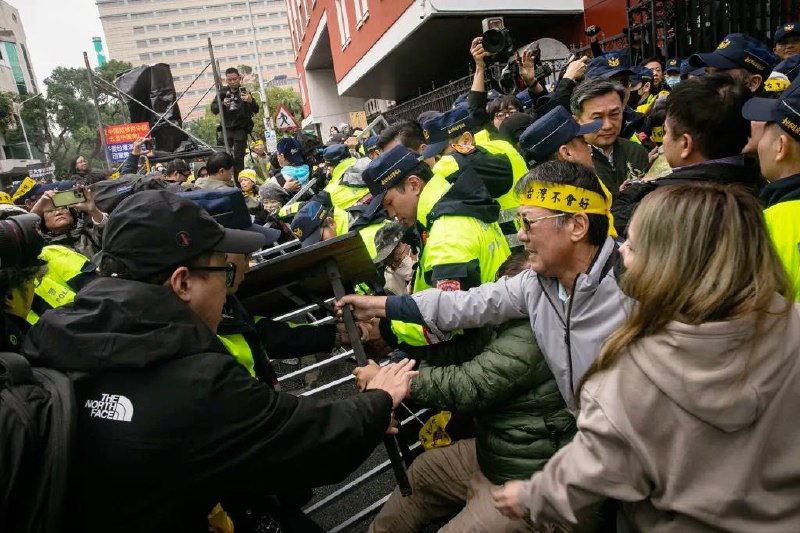 台湾，立法院20日排审《公职人员选举罢免法》《宪法诉讼法》《财政收支划分法》修正草案，三读通过部分条文