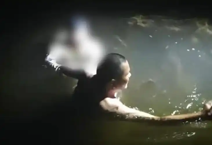 落水英雄转身练枪？合肥大哥上演CS2救场级操作
